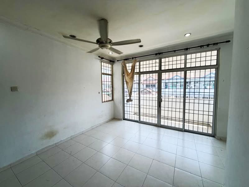 Rumah Teres 2 Tingkat untuk Disewa di Batu Maung (Penang) - Jerry Tan - Living Room - PropertyGuru.com.my