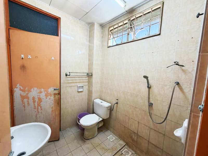Rumah Teres 2 Tingkat untuk Disewa di Batu Maung (Penang) - Jerry Tan - Bathroom - PropertyGuru.com.my