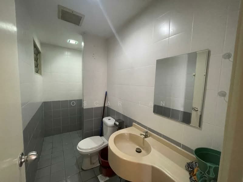 Kondominium untuk Disewa di Platinum Lake PV 12 - Oscar Tan - Bathroom - PropertyGuru.com.my