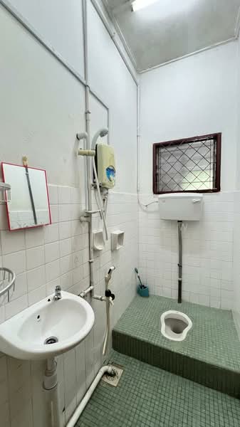 Rumah Teres 1 Tingkat untuk Disewa di Permas Jaya (Johor Bahru) - Mavis Hew - Bathroom - PropertyGuru.com.my