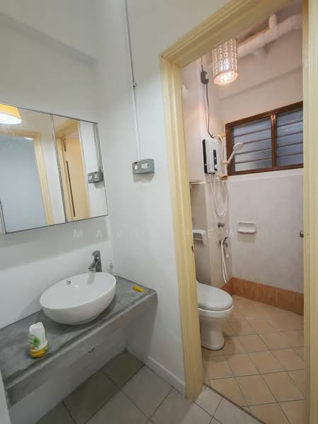Pangsapuri untuk Disewa di Permas Ville Apartment - Mavis Hew - Bathroom - PropertyGuru.com.my