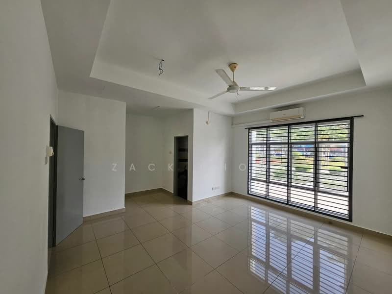 2-storey Terraced House for Sale in Taman Seri Austin (Tebrau) - Zack Chow - Living Room - PropertyGuru.com.my