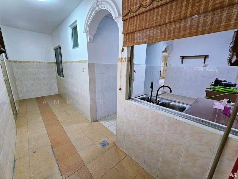 2-storey Terraced House for Sale in Berjaya Park (Shah Alam) - Ammeer Nadzrai - Kitchen - PropertyGuru.com.my