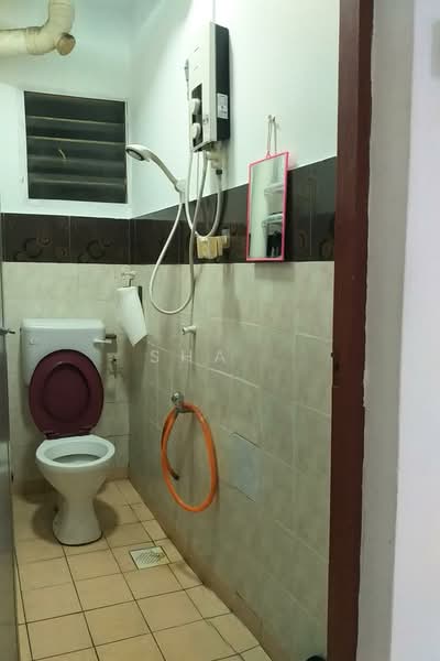 Pangsapuri untuk Disewa di Impian Apartment - Sha . - Bathroom - PropertyGuru.com.my