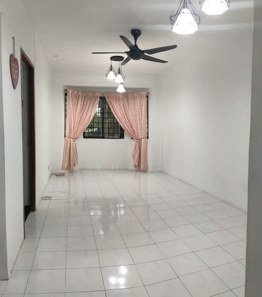 Pangsapuri untuk Disewa di Impian Apartment - Sha . - Living Room - PropertyGuru.com.my