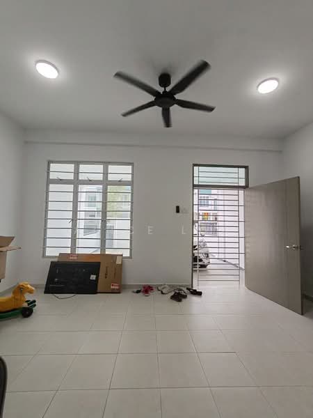 Rumah Teres 3 Tingkat untuk Dijual di Taman Kundang Jaya (Rawang) - Alice Low - Living Room - PropertyGuru.com.my