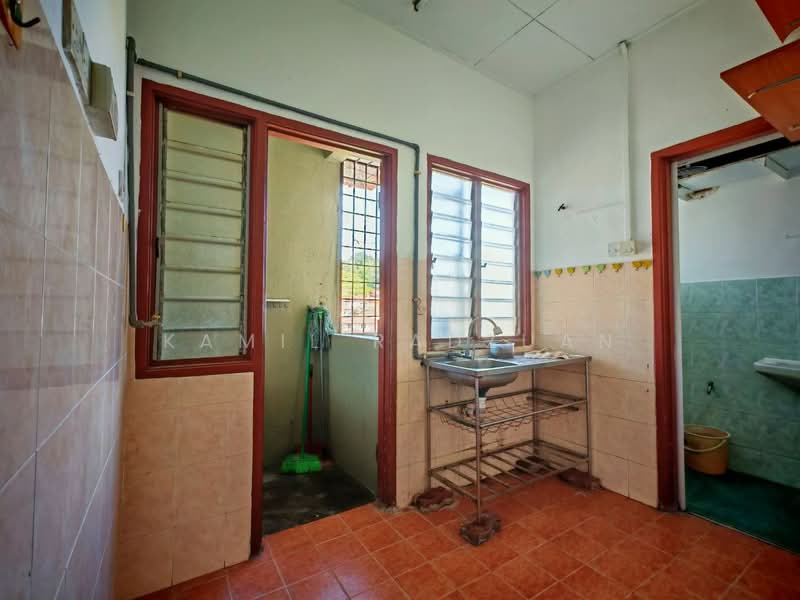 Flat for Rent at Taman Bukit Mewah - Kamil Radzuan - Kitchen - PropertyGuru.com.my
