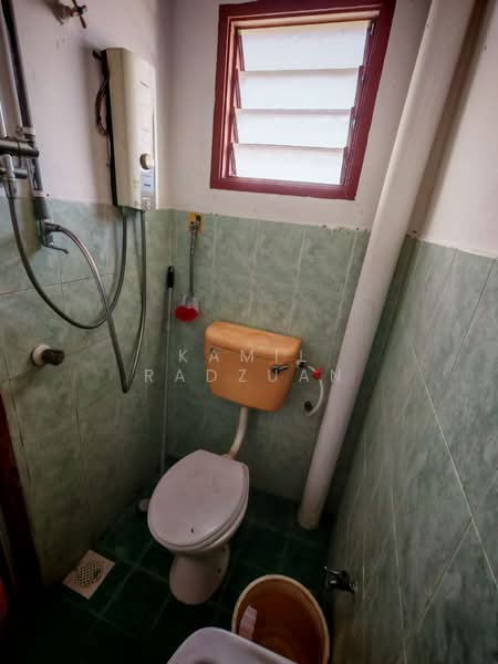 Flat for Rent at Taman Bukit Mewah - Kamil Radzuan - Bathroom - PropertyGuru.com.my