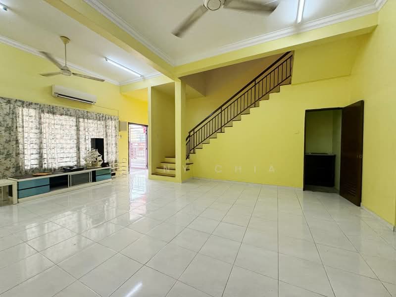 Rumah Teres untuk Dijual di Bandar Bukit Tinggi (Klang) - Penny Chia - Living Room - PropertyGuru.com.my