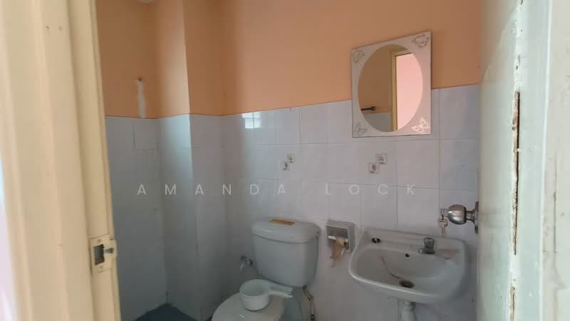 Pangsapuri untuk Dijual di Pangsapuri Sri Alpinia - Amanda Lock - Bathroom - PropertyGuru.com.my
