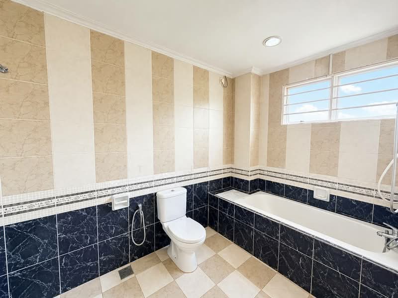 Semi-Detached House for Sale in Seri Aman Heights (Sungai Buloh) - Zaty Jasmin - Bathroom - PropertyGuru.com.my