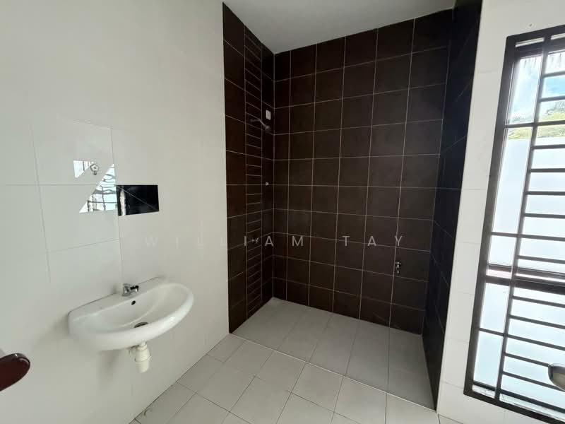 Cluster House for Sale in Taman Adda Heights (Tebrau) - William Tay - Bathroom - PropertyGuru.com.my