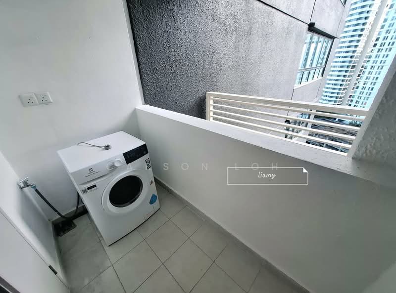 Kondominium untuk Dijual di ALIX Residences - Carson Loh - Balcony - PropertyGuru.com.my