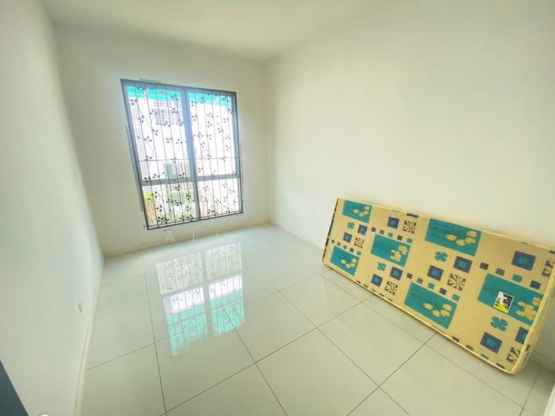 Rumah Teres 2 Tingkat untuk Dijual di Bandar Country Homes (Rawang) - Alice Low - Bedroom - PropertyGuru.com.my