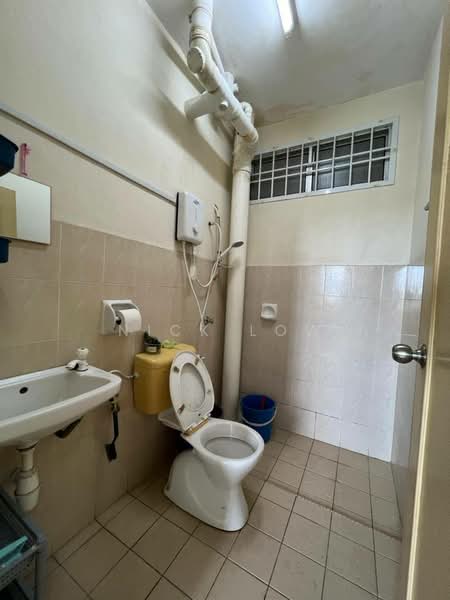 Pangsapuri untuk Disewa di Lake View Suites - Nick Low - Bathroom - PropertyGuru.com.my