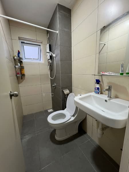 Kondominium untuk Disewa di The Holmes 1 - YC Lee - Bathroom - PropertyGuru.com.my