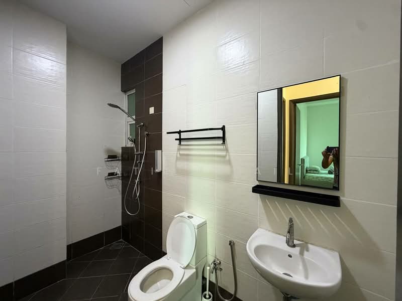 Service Residence for Sale at Saville @ Melawati - Fatin Ismail - Bathroom - PropertyGuru.com.my