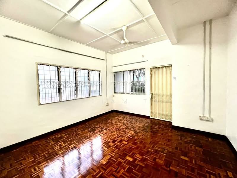 Rumah Berkembar untuk Dijual di Taman Nong Chik (Johor Bahru) - William Tay - Living Room - PropertyGuru.com.my