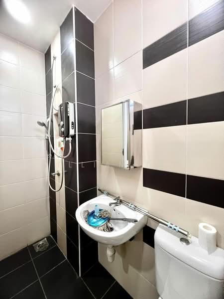2-storey Terraced House for Sale in Taman Seri Austin (Tebrau) - William Tay - Bathroom - PropertyGuru.com.my