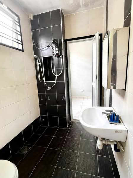2-storey Terraced House for Sale in Taman Seri Austin (Tebrau) - William Tay - Bathroom - PropertyGuru.com.my