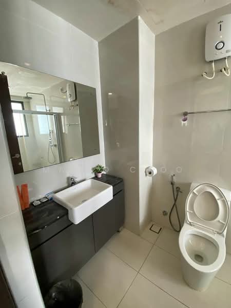Kondominium untuk Dijual di Royal Strand @ Country Garden Danga Bay - Marco Choo - Bathroom - PropertyGuru.com.my