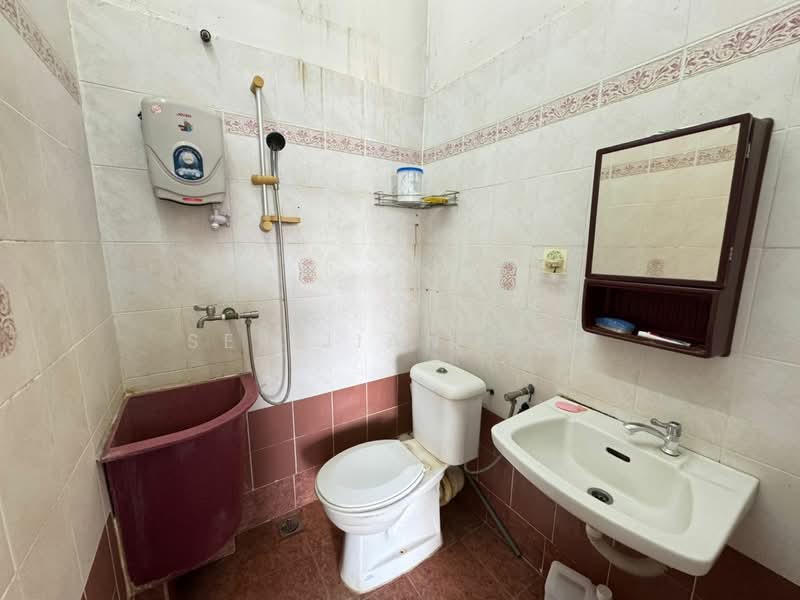 Rumah Teres 2 Tingkat untuk Dijual di Taman Perkasa (Butterworth) - See Jian Goh - Bathroom - PropertyGuru.com.my