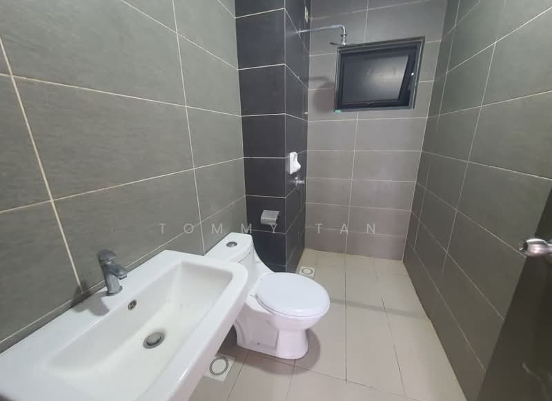 Kondominium untuk Disewa di The Henge - TOMMY TAN - Bathroom - PropertyGuru.com.my
