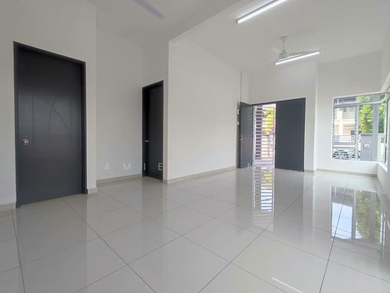 Semi-Detached House for Sale in Taman Klebang Perdana (Chemor) - Amie Chong - Living Room - PropertyGuru.com.my