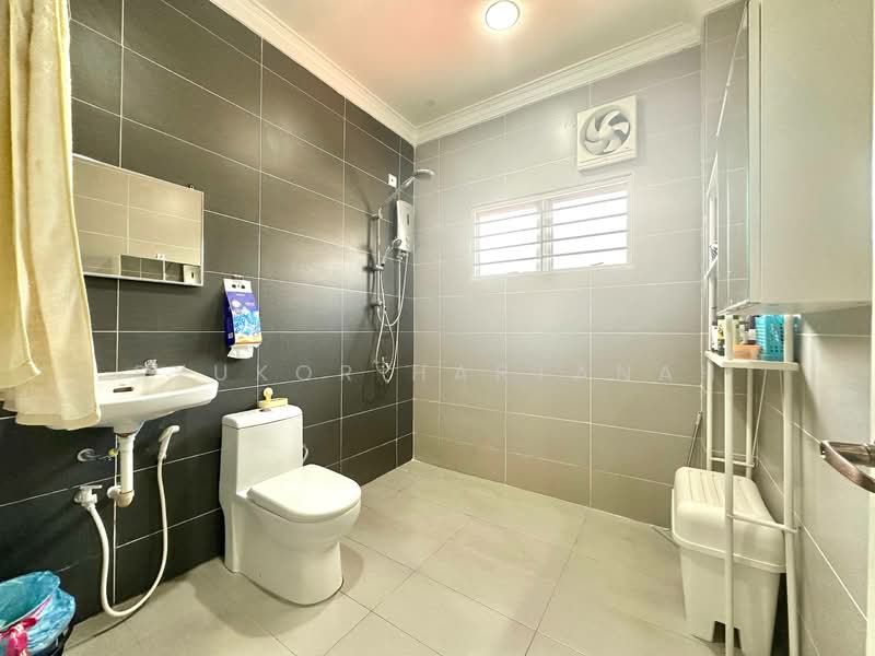 Rumah Banglo untuk Dijual di Shah Alam (Selangor) - Syukor Hartanah - Bathroom - PropertyGuru.com.my