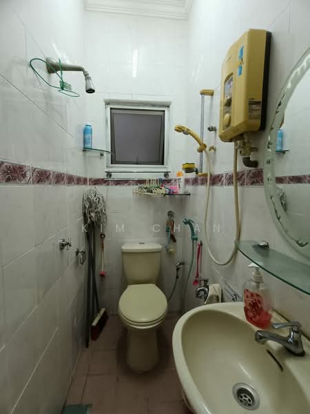1-storey Terraced House for Rent in Seksyen 2, Taman Kinrara (Puchong) - Kim Chan - Bathroom - PropertyGuru.com.my