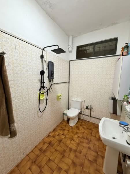Rumah Berkembar untuk Dijual di Taman Tasek (Johor Bahru) - Jeff Lee - Bathroom - PropertyGuru.com.my