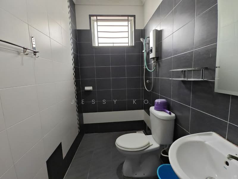 Rumah Teres 2 Tingkat untuk Disewa di Skudai (Johor) - Jessy Koh - Bathroom - PropertyGuru.com.my