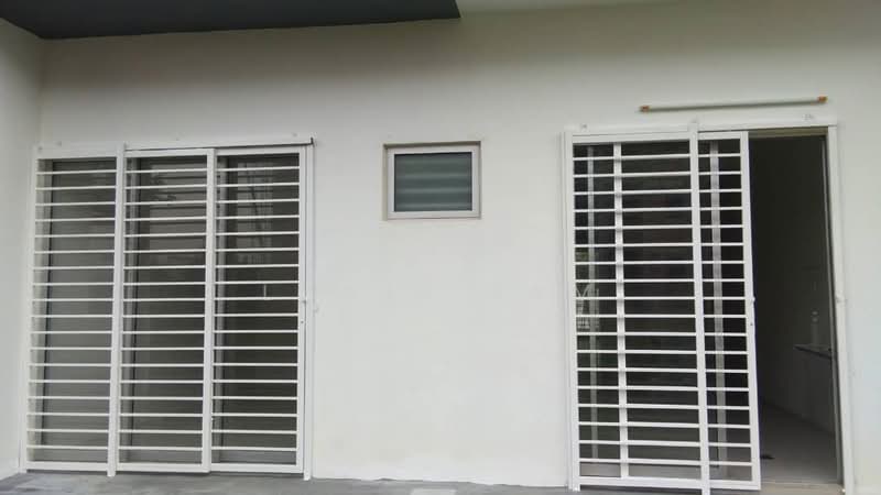 Rumah Teres 2 Tingkat untuk Dijual di Dengkil (Selangor) - Lewis Tam - Exterior - PropertyGuru.com.my