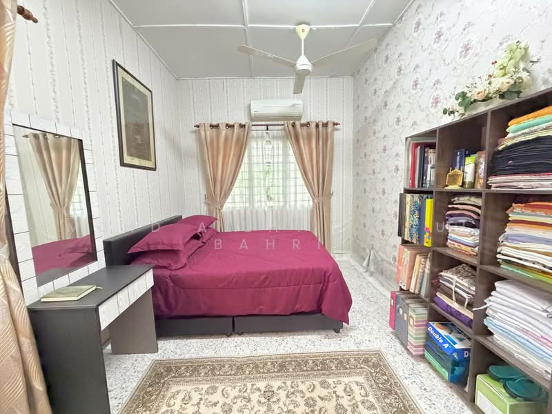 Rumah Teres 1 Tingkat untuk Dijual di Taman Bukit Mewah (Kajang) - Mohd Aizat Saiful Bahri - Bedroom - PropertyGuru.com.my
