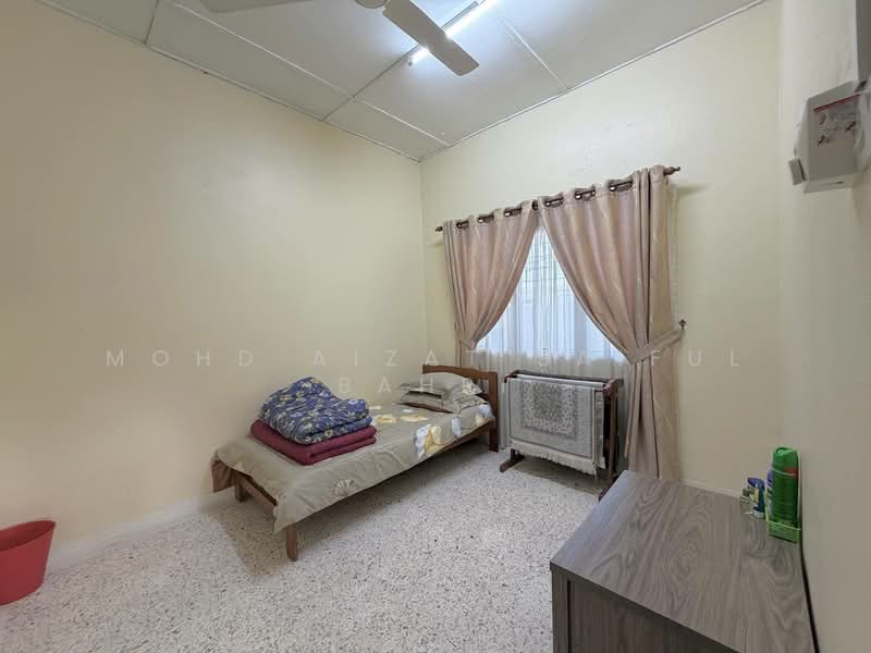 Rumah Teres 1 Tingkat untuk Dijual di Taman Bukit Mewah (Kajang) - Mohd Aizat Saiful Bahri - Bedroom - PropertyGuru.com.my