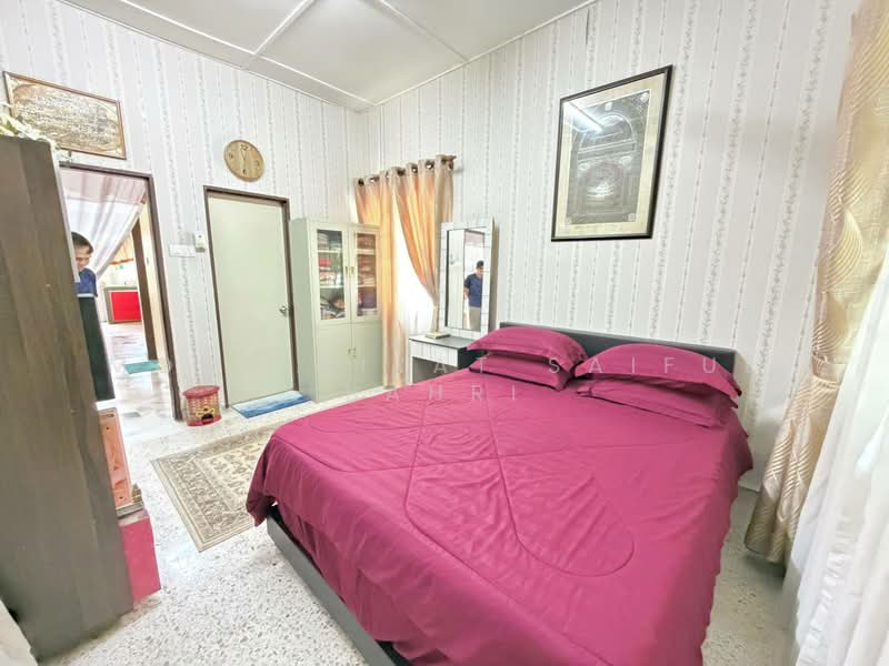 Rumah Teres 1 Tingkat untuk Dijual di Taman Bukit Mewah (Kajang) - Mohd Aizat Saiful Bahri - Bedroom - PropertyGuru.com.my