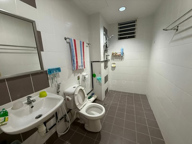 Condominium for Sale at The Golden Triangle Condominium - Janice Ooi - Bathroom - PropertyGuru.com.my