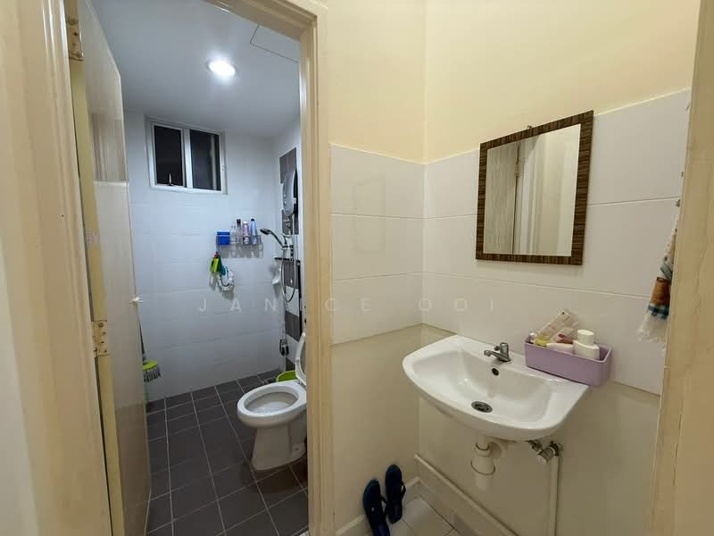Condominium for Sale at The Golden Triangle Condominium - Janice Ooi - Bathroom - PropertyGuru.com.my