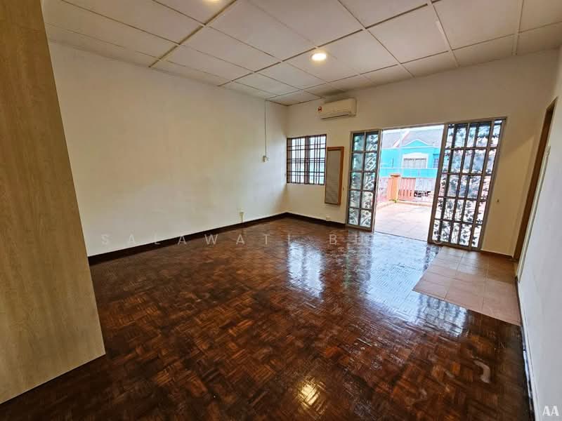 Rumah Teres 2 Tingkat untuk Dijual di Berjaya Park (Shah Alam) - Salawati Busro - Living Room - PropertyGuru.com.my