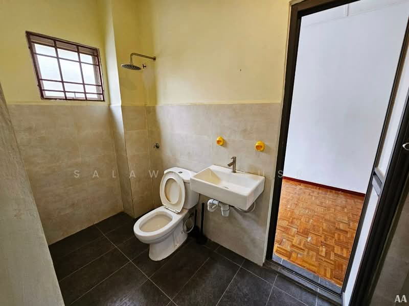 Rumah Teres 2 Tingkat untuk Dijual di Berjaya Park (Shah Alam) - Salawati Busro - Bathroom - PropertyGuru.com.my
