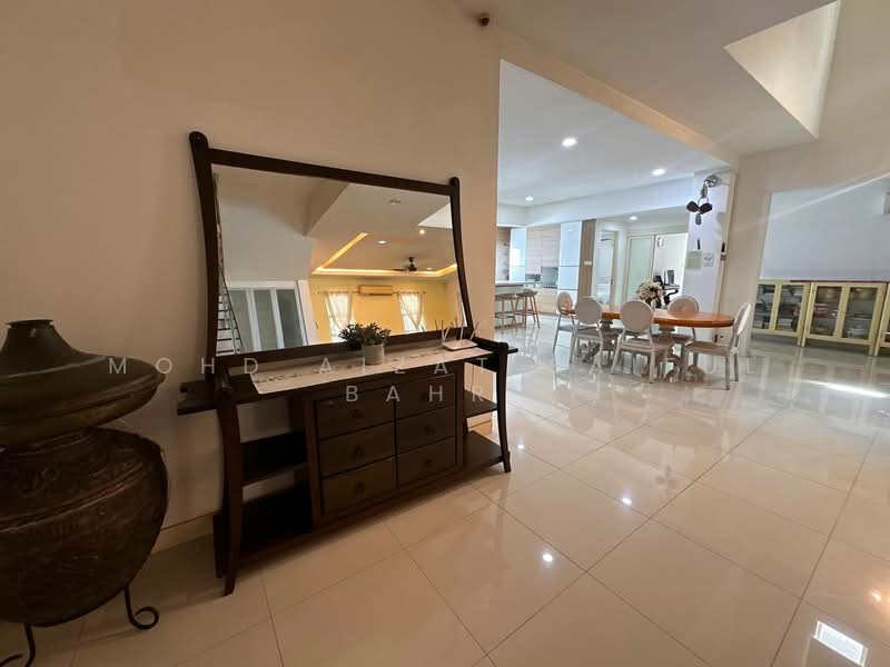 Rumah Berkembar untuk Dijual di Laman Seri (Shah Alam) - Mohd Aizat Saiful Bahri - Living Room - PropertyGuru.com.my