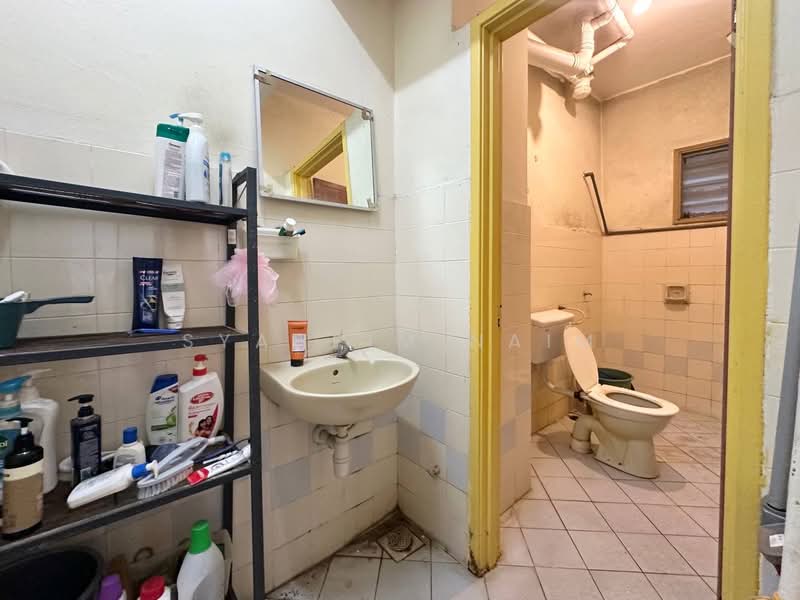 Kondominium untuk Dijual di Menara Alpha - Syahrim Naim - Bathroom - PropertyGuru.com.my