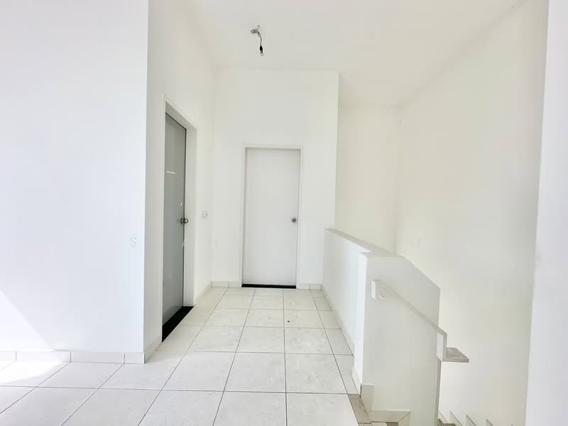 Rumah Teres 2 Tingkat untuk Dijual di Eco Grandeur (Puncak Alam) - Syahrim Naim - Entrance - PropertyGuru.com.my