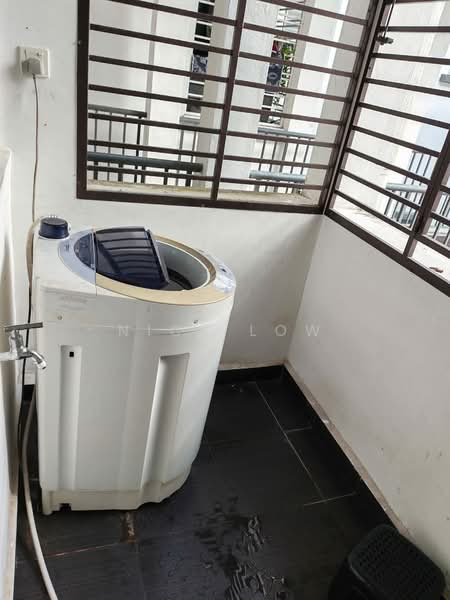 Pangsapuri untuk Disewa di The Pines Residence - Nick Low - Balcony - PropertyGuru.com.my
