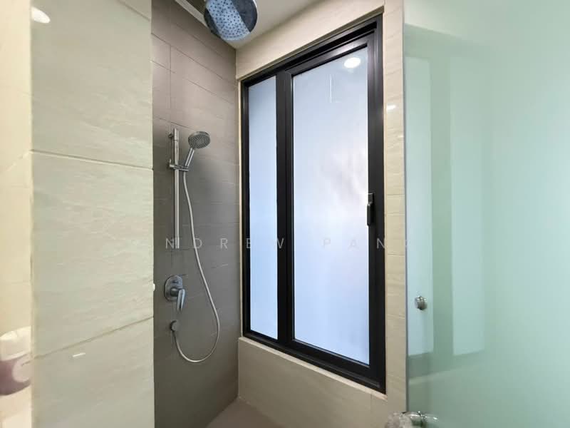 Servis Apartment untuk Disewa di Cyperus @ Tropicana Gardens - Andrew Pang - Bathroom - PropertyGuru.com.my