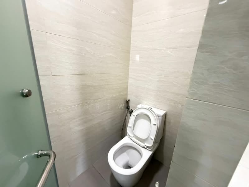 Servis Apartment untuk Disewa di Cyperus @ Tropicana Gardens - Andrew Pang - Bathroom - PropertyGuru.com.my
