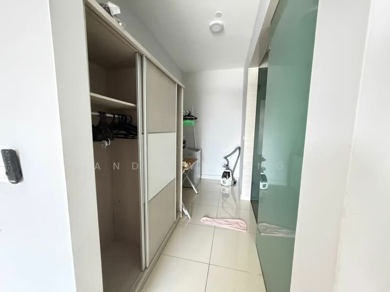Servis Apartment untuk Disewa di Cyperus @ Tropicana Gardens - Andrew Pang - Corridor - PropertyGuru.com.my