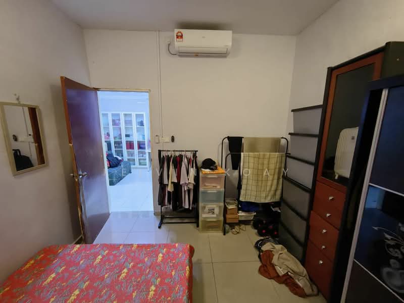 Rumah Teres 1 Tingkat untuk Dijual di Taman Puteri Wangsa (Ulu Tiram) - Kelvin Koay - Bedroom - PropertyGuru.com.my