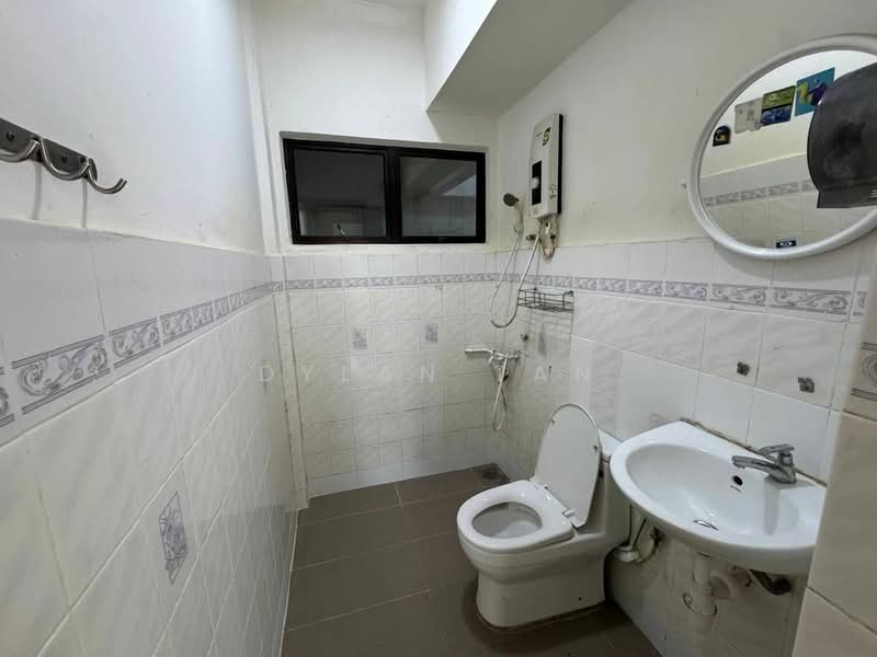 Condominium for Sale at Selesa Puteri Condominium - Dylan Tan - Bathroom - PropertyGuru.com.my