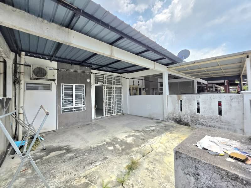 Rumah Teres 1 Tingkat untuk Dijual di Kampung Jalan Kebun (Shah Alam) - Salawati Busro - Exterior - PropertyGuru.com.my